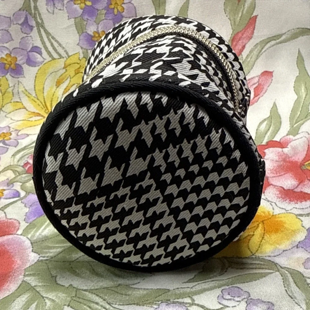 Anne Klein Houndstooth Travel Jewelry Case Round Zipper Pouch 3x3